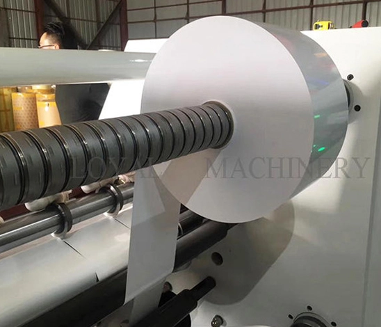 Característica da máquina de corte de alta velocidade HCH3-1700 com desenrolamento Shaftless