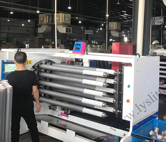 Característica de LY-7010 10 eixos fita adesiva Log Slitter máquina