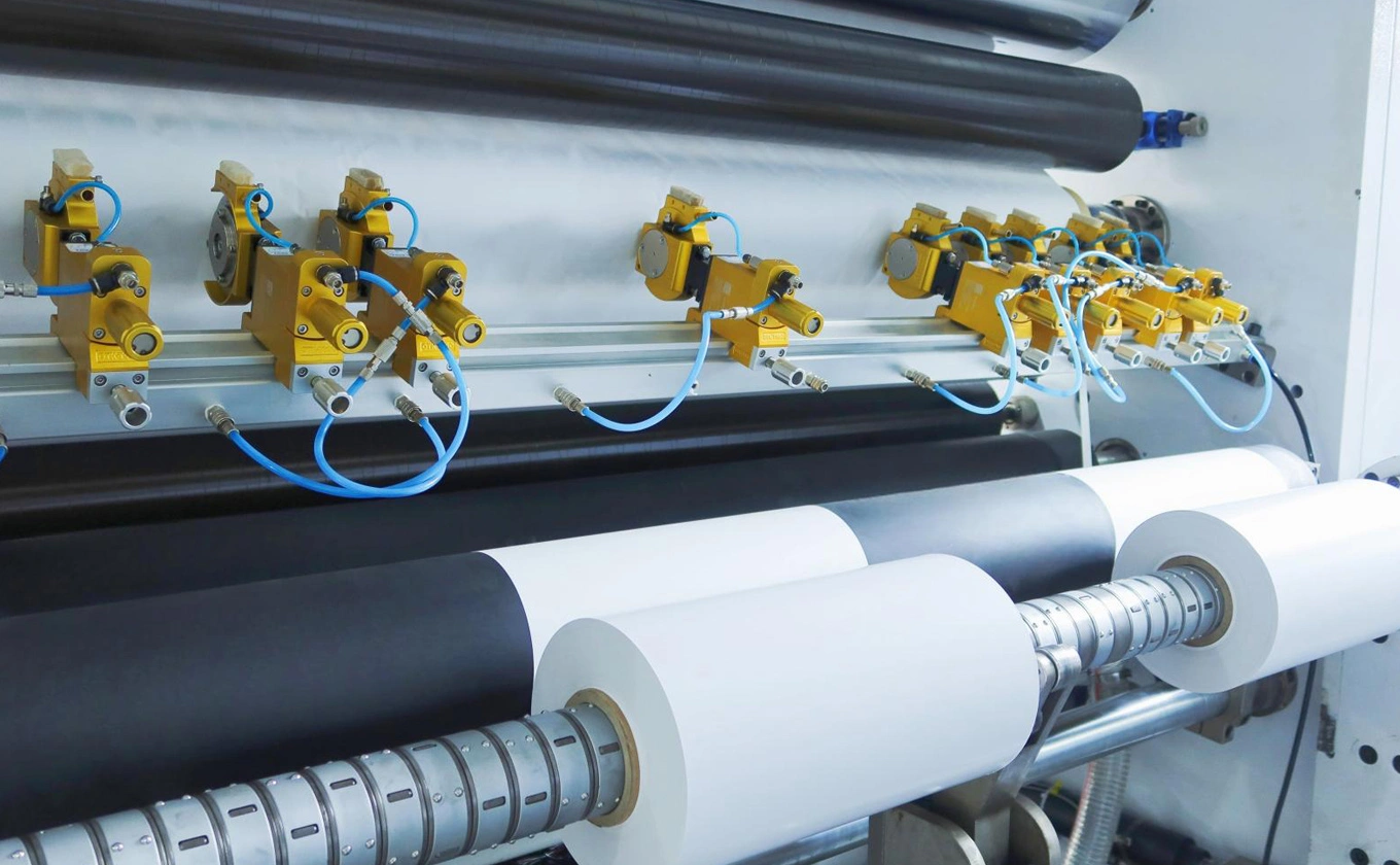 Aplicação da SÉRIE PLUS Máquina de Corte de Rolo Jumbo de Alta Velocidade
